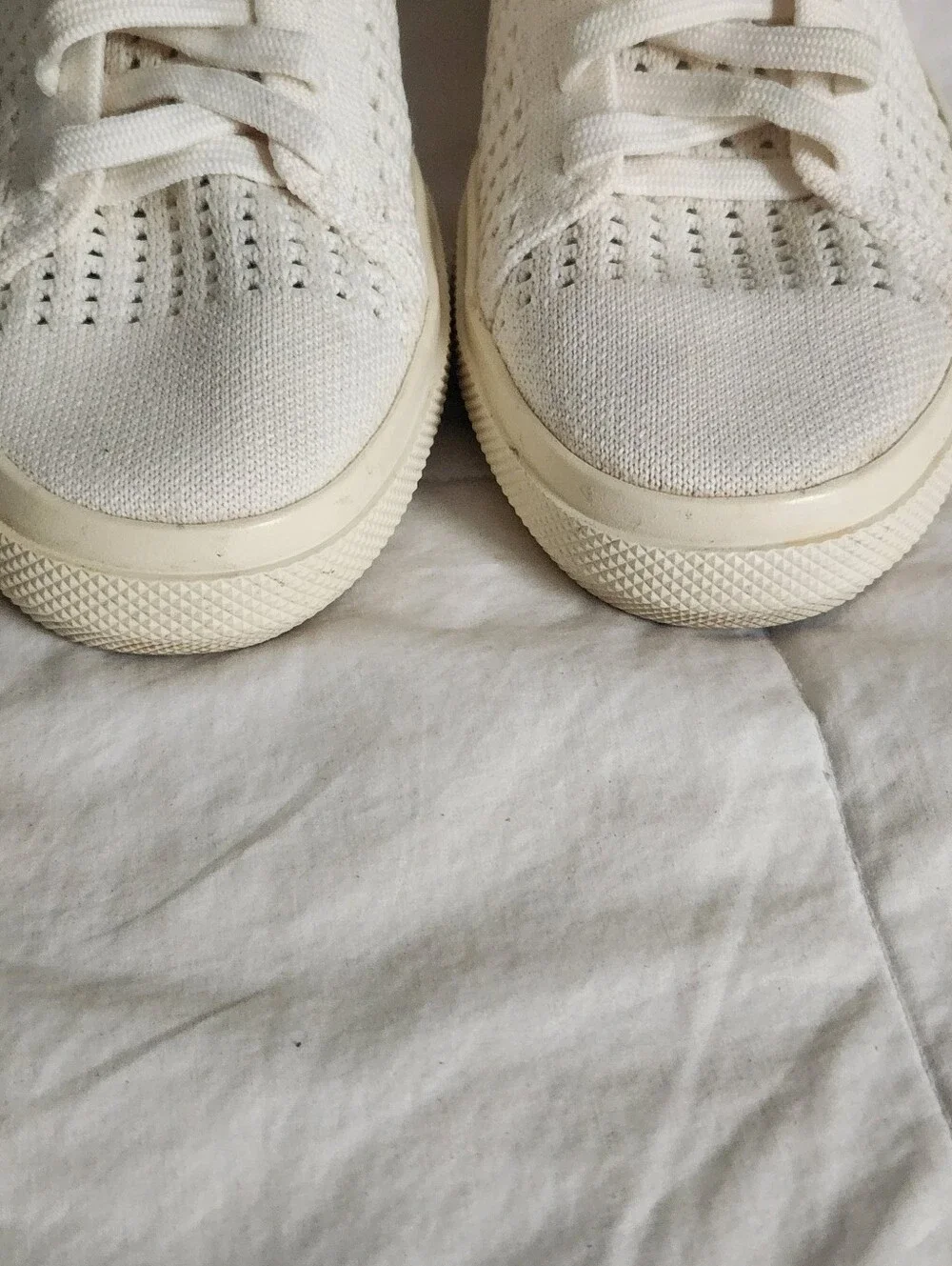 Rothys The RS02 Sneaker Womens Size 7 US Courtside White Perforated Knit Shoes